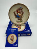 Vintage 1976 Goebel M.J. Hummel “Apple Tree Girl” 6th Annual Plate HUM 269 – Box & Booklet