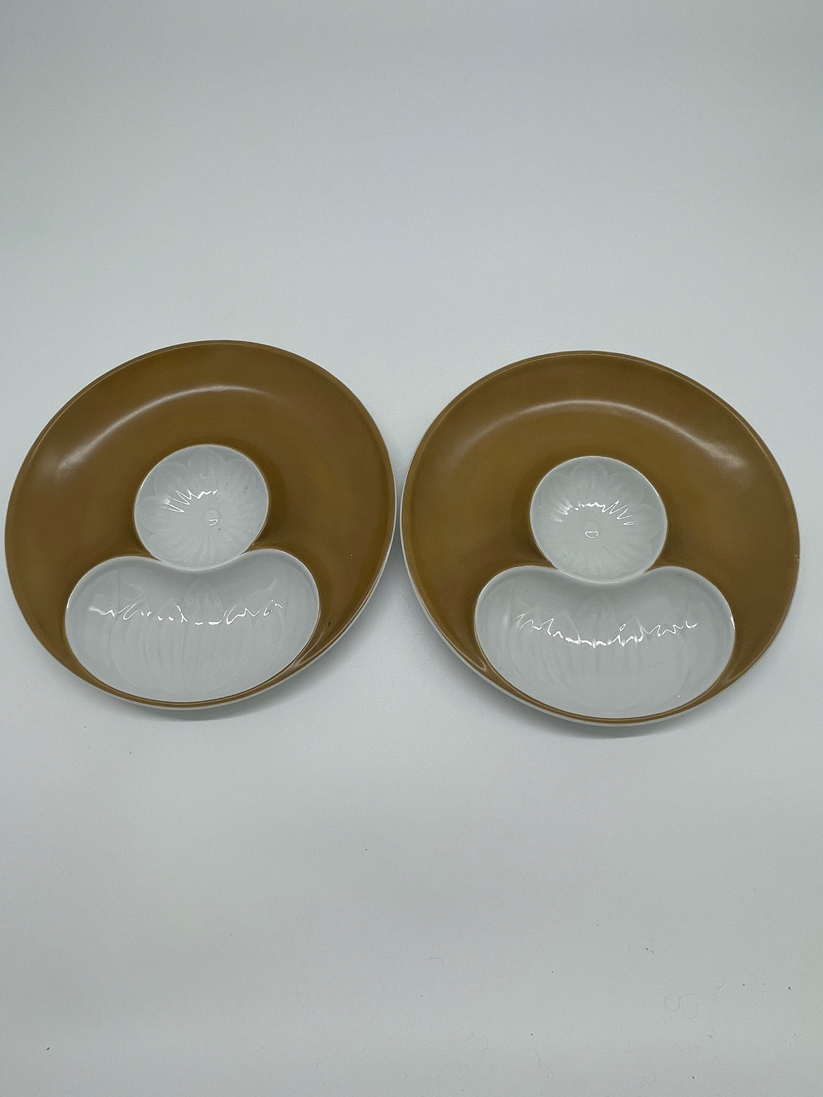 Vintage Caramel Brown & White Divided Snack Bowls – Set of 2