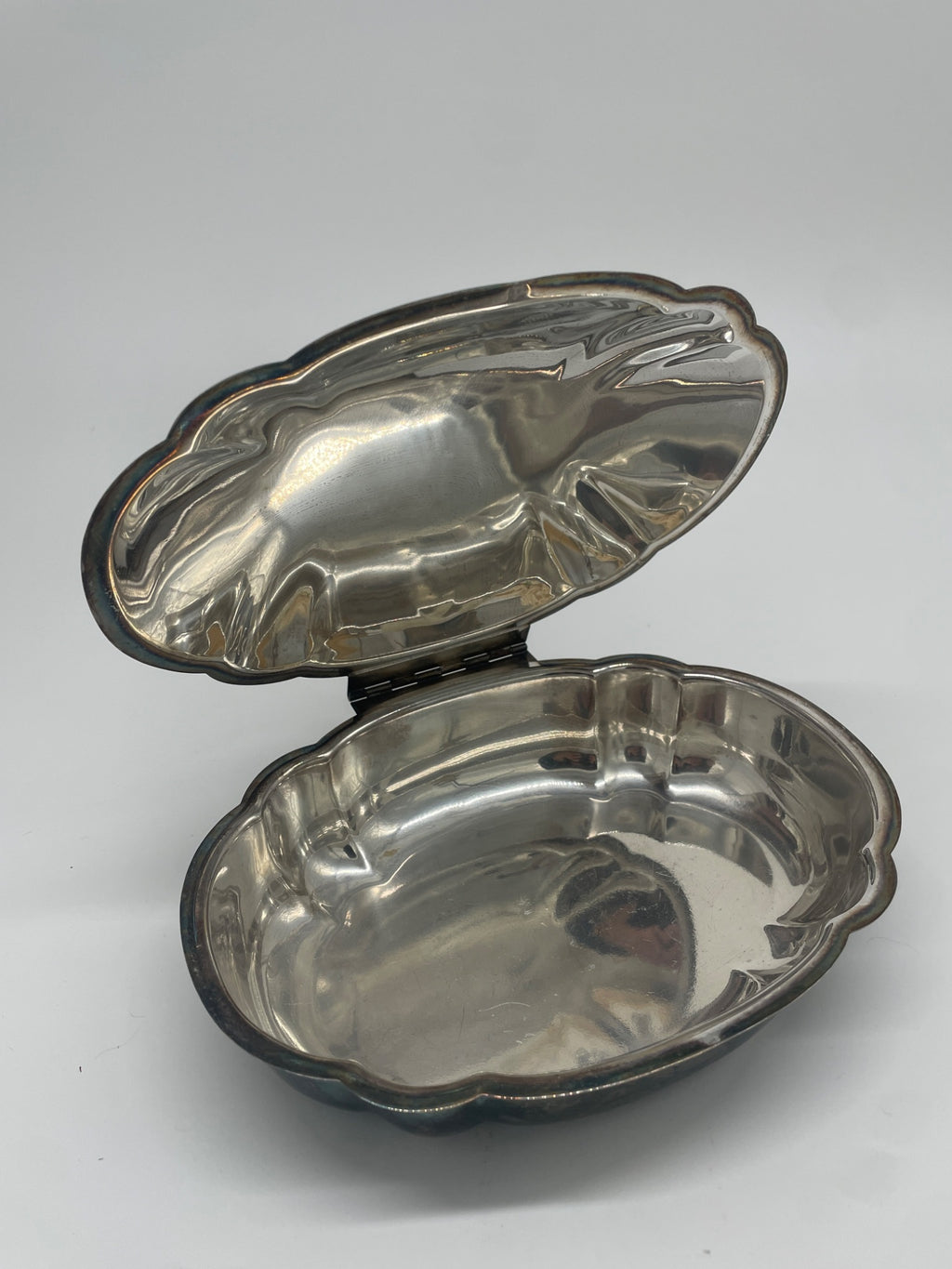 Vintage Silverplate Hinged Covered Serving Dish – Scalloped Oval